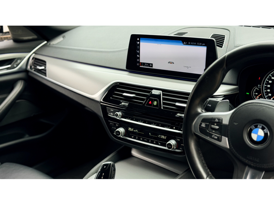 2017 BMW 5 Series - image 6