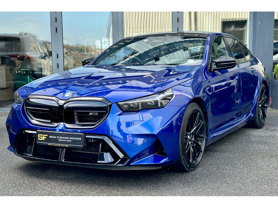 2025 BMW M5 - image 3