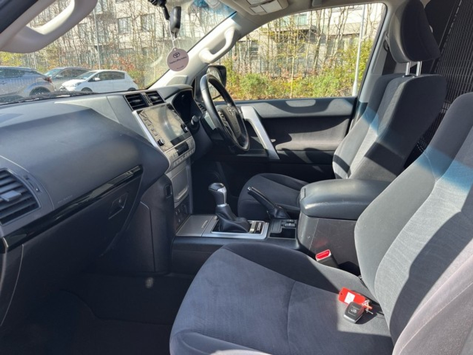 2023 Toyota Landcruiser - image 6