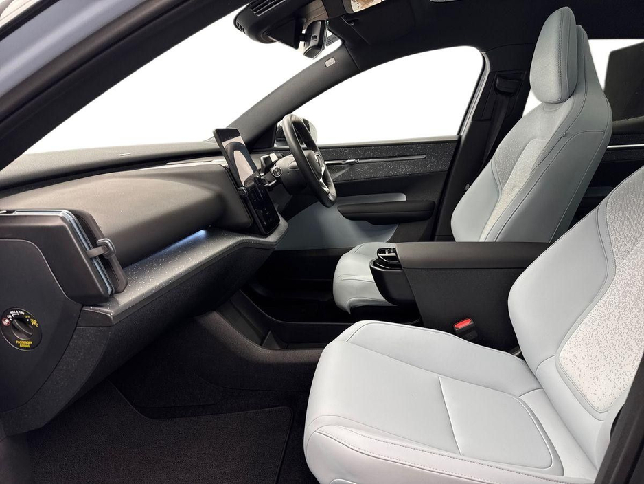 2024 Volvo EX30 - image 2