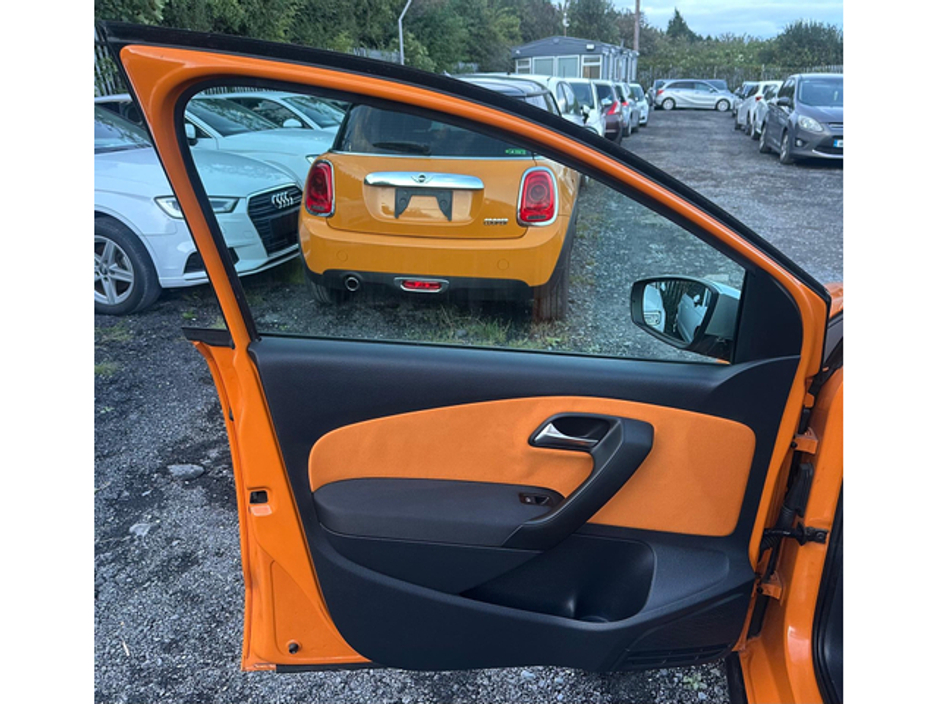 2011 Volkswagen Polo - image 8