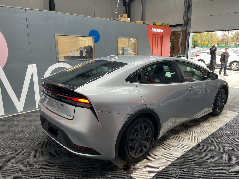 2025 Toyota Prius - image 2