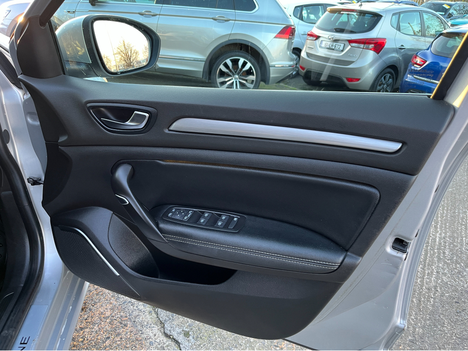 2017 Renault Megane ESTATE SPORT TOURER DYNAMIQUE 1.5 DIESEL //HALF LEATHER SEATS//SAT NAV// €10,950