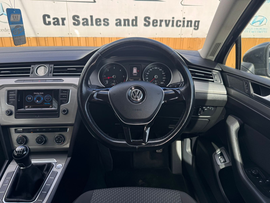 2016 Volkswagen Passat - image 17