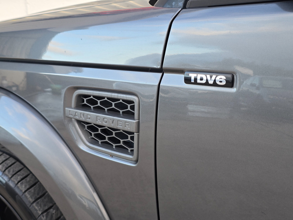 2014 Land Rover Discovery - image 21