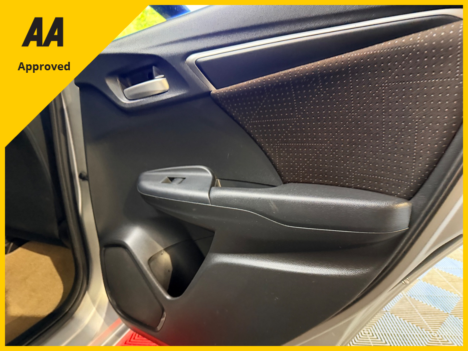 2015 Honda Fit - image 9