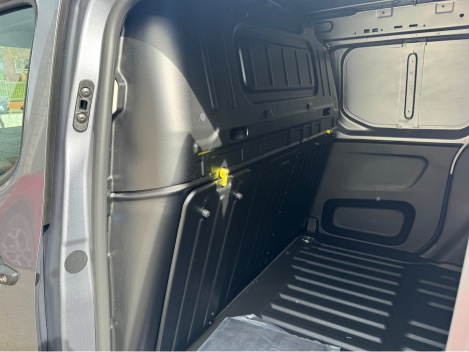 2026 Citroen Berlingo - image 13