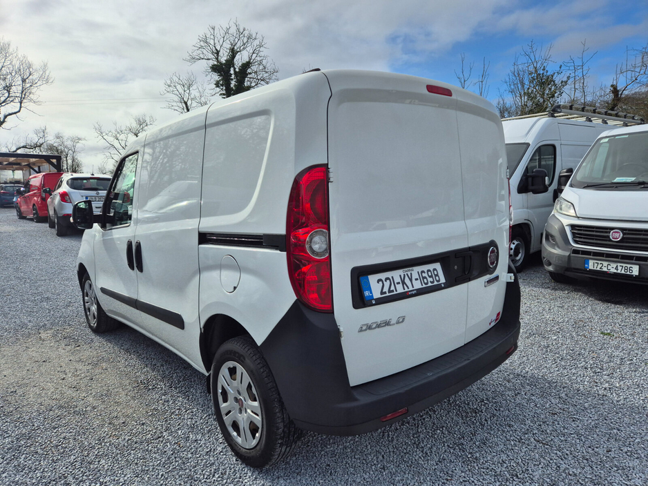 2022 Fiat Doblo - image 10