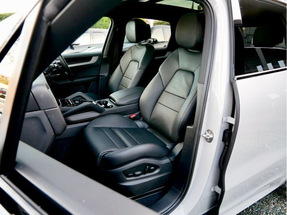 2024 Porsche Cayenne - image 17
