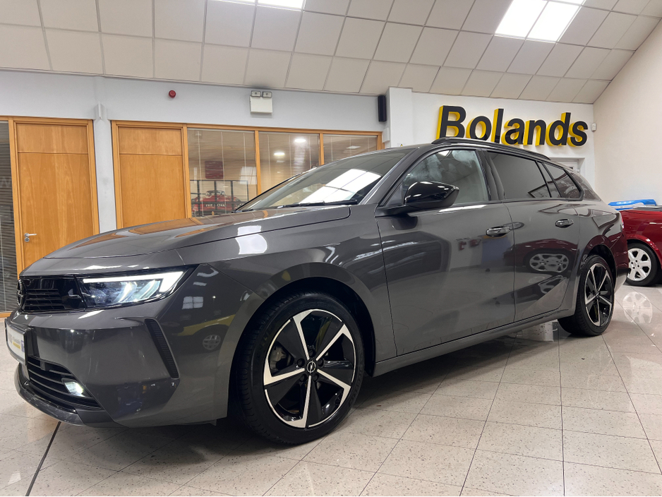 2024 Opel Astra As New (242) AUTOMATIC DIESEL Sports Tourer ELEGANCE As New Tint Kms Superb Value www.bolands.ie Est.1955 €30,750