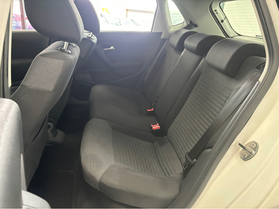 2012 Volkswagen Polo - image 12