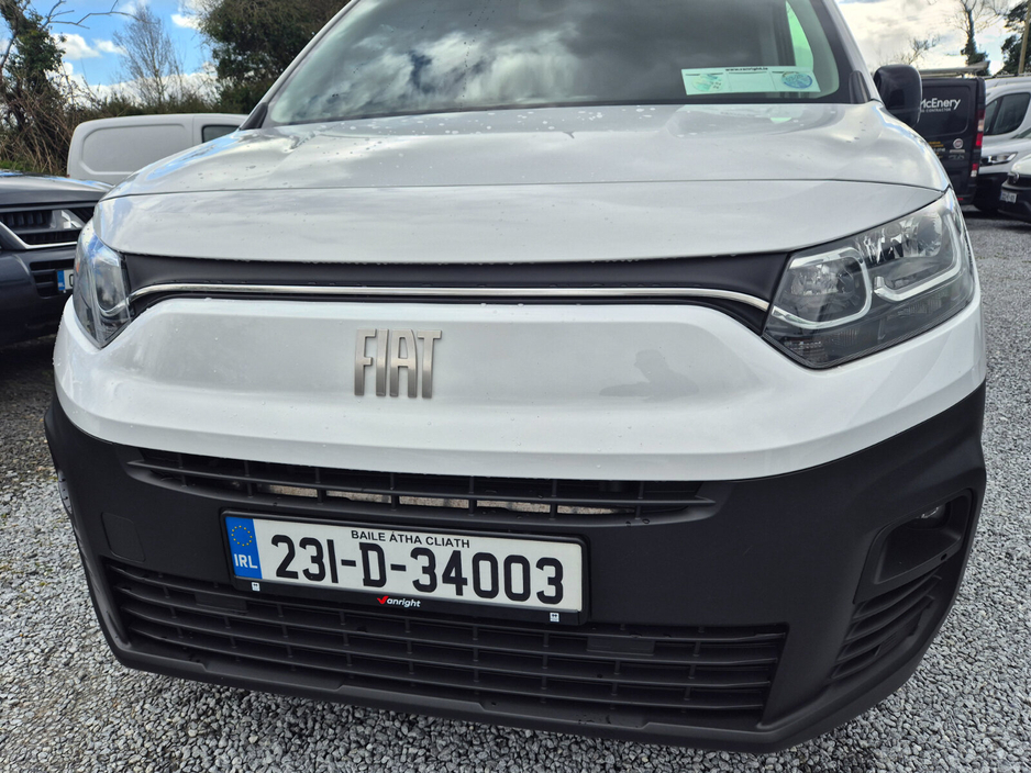 2023 Fiat Doblo - image 3