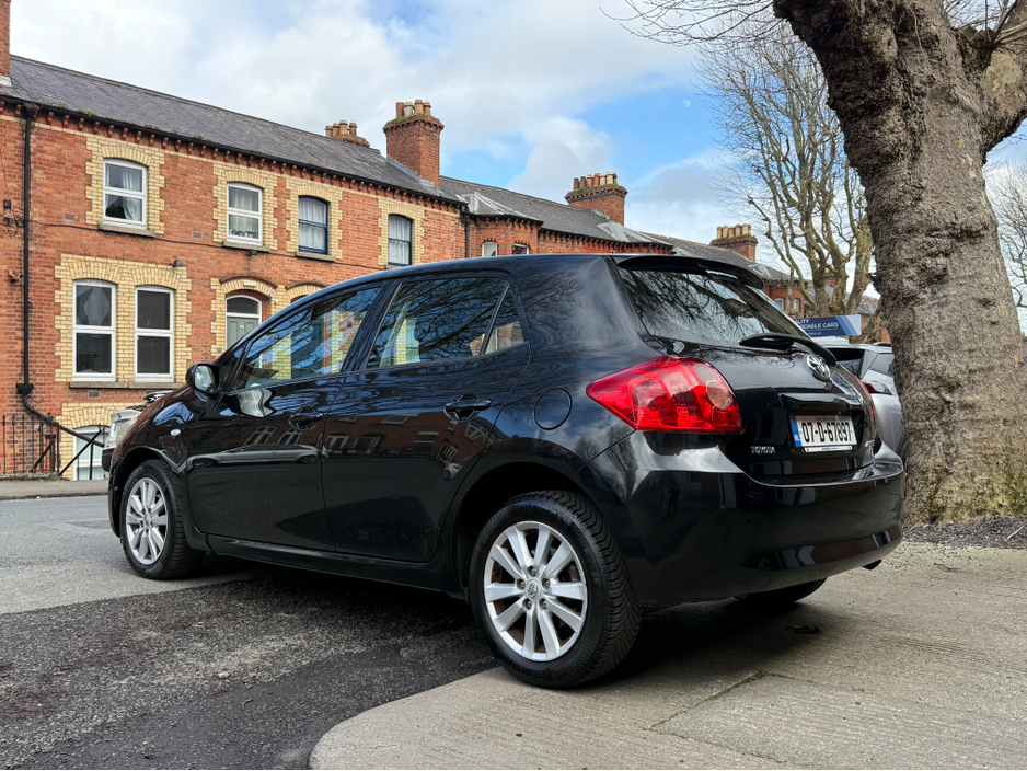 2007 Toyota Auris - image 7