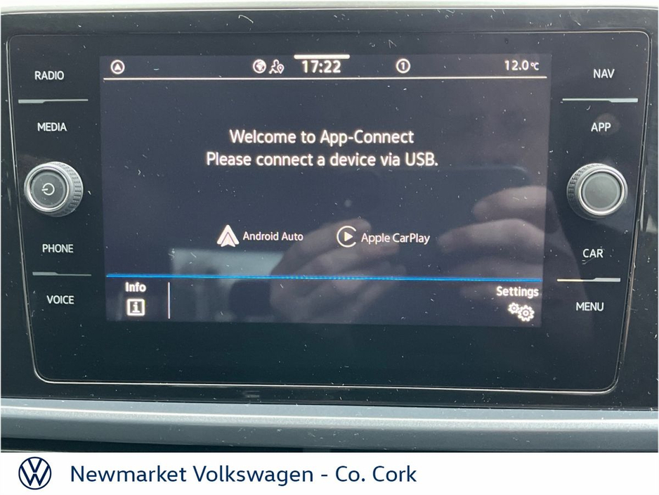 2024 Volkswagen T-Roc - image 8