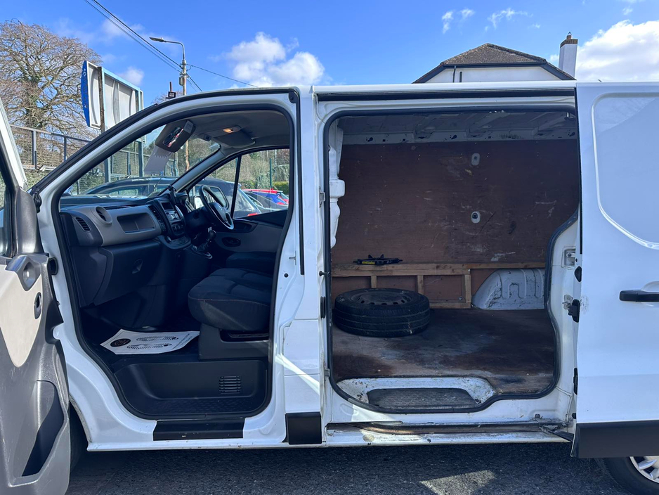 2016 Renault Trafic - image 4