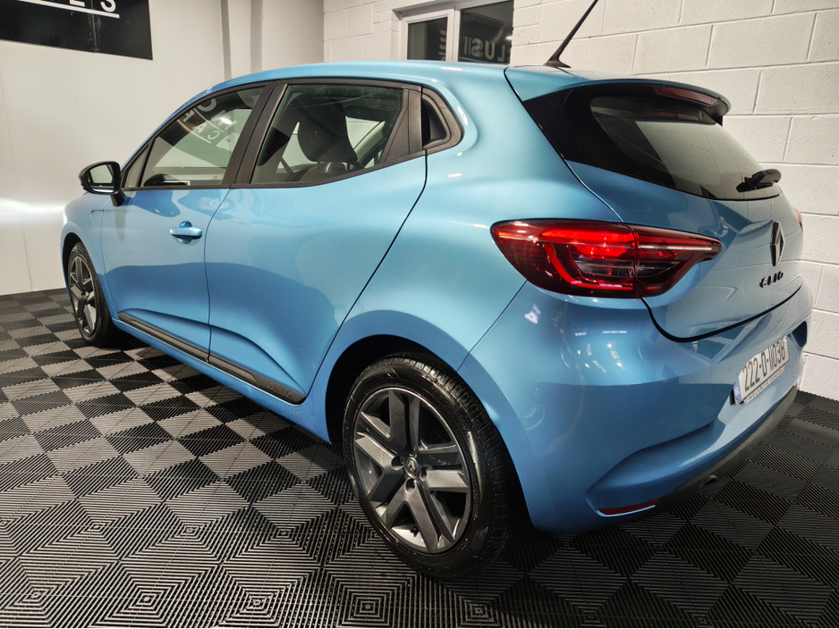 2022 Renault Clio - image 5