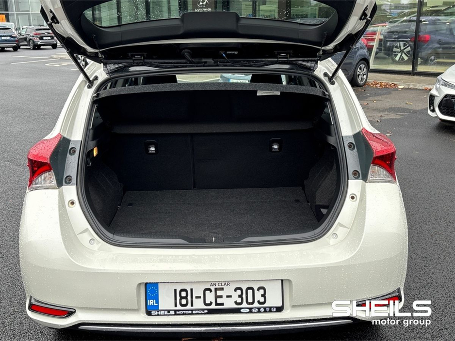 2018 Toyota Auris Hybrid Luna Sport €18,500