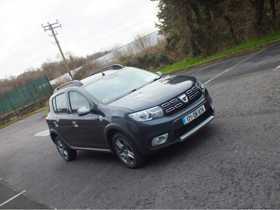 2017 Dacia Sandero - image 3