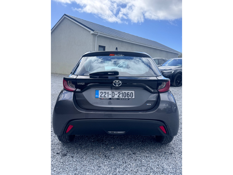 2022 Toyota Yaris - image 7