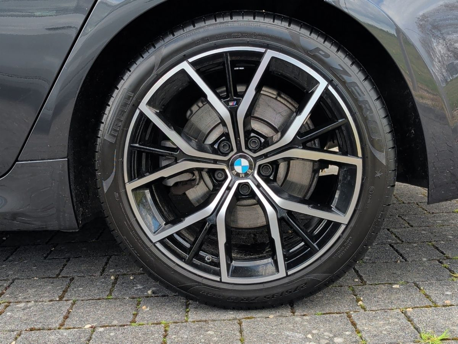 2021 BMW 5 Series - image 13