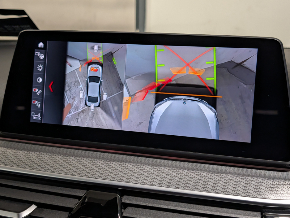 2020 BMW 5 Series - image 30