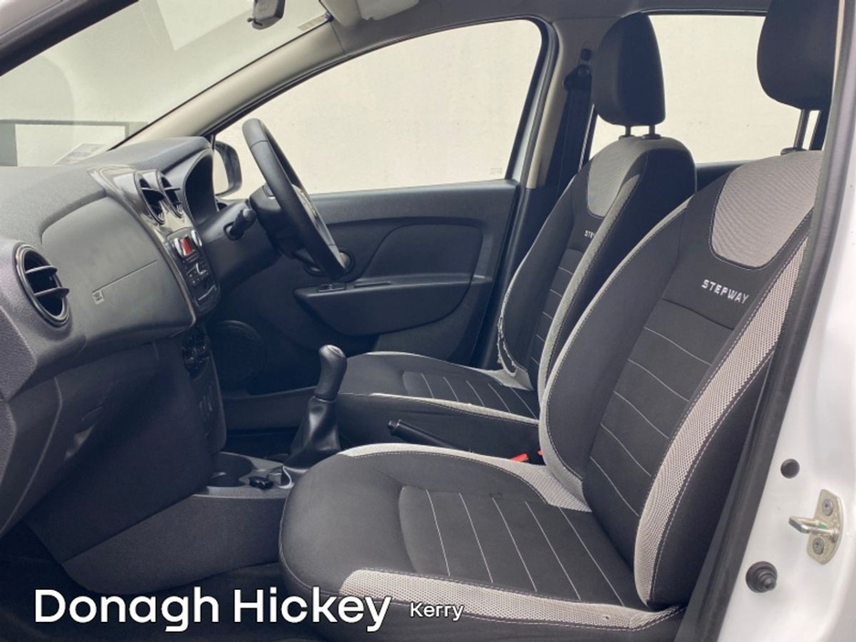 2021 Dacia Sandero Stepway - image 4