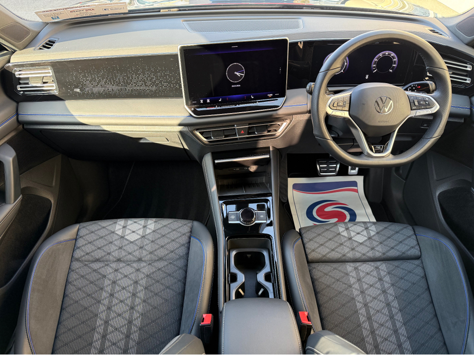 2025 Volkswagen Tiguan - image 3