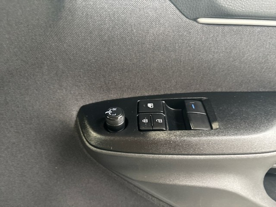 2024 Toyota Yaris - image 15