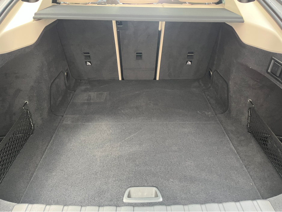 2022 BMW i4 - image 7