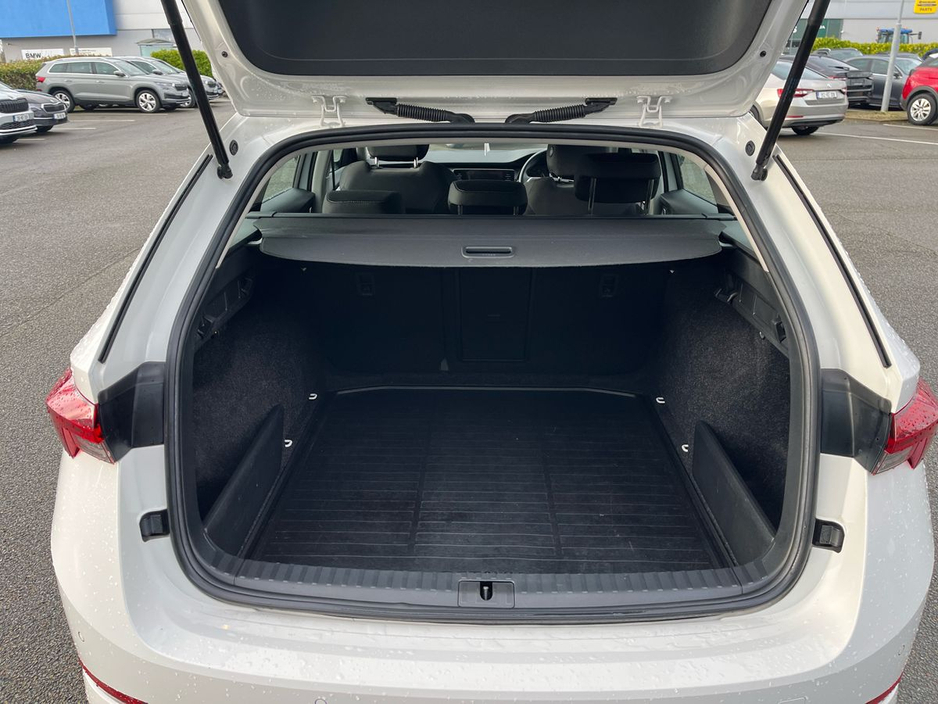 2022 Skoda Octavia - image 9
