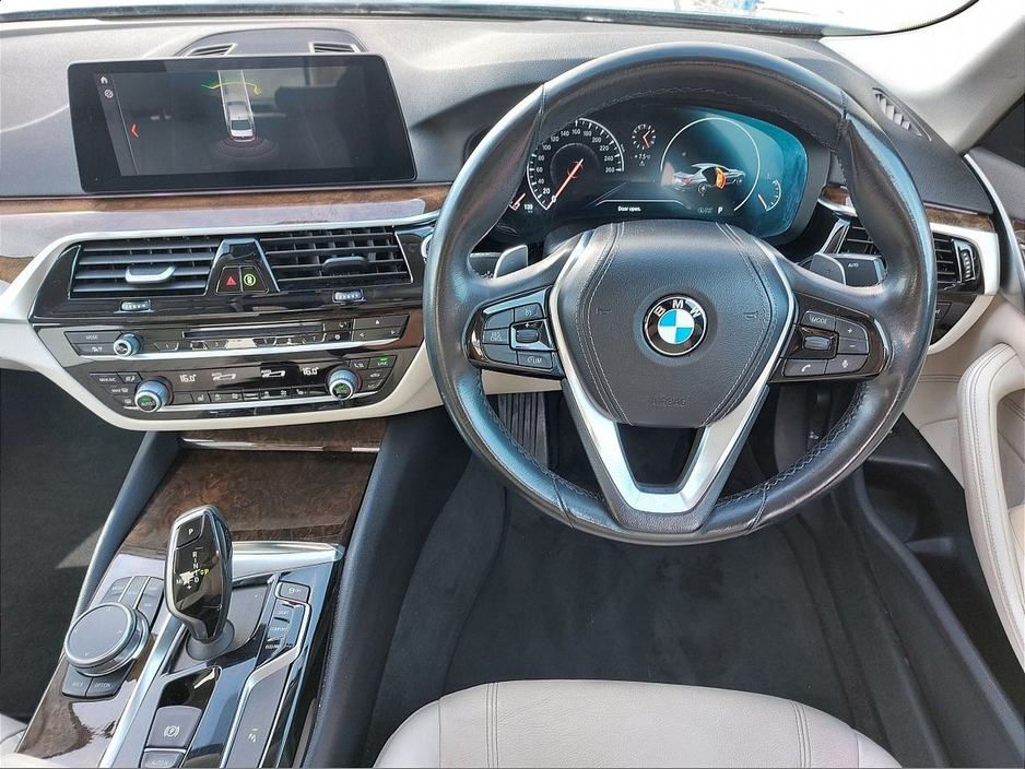 2019 BMW 5 Series - image 5