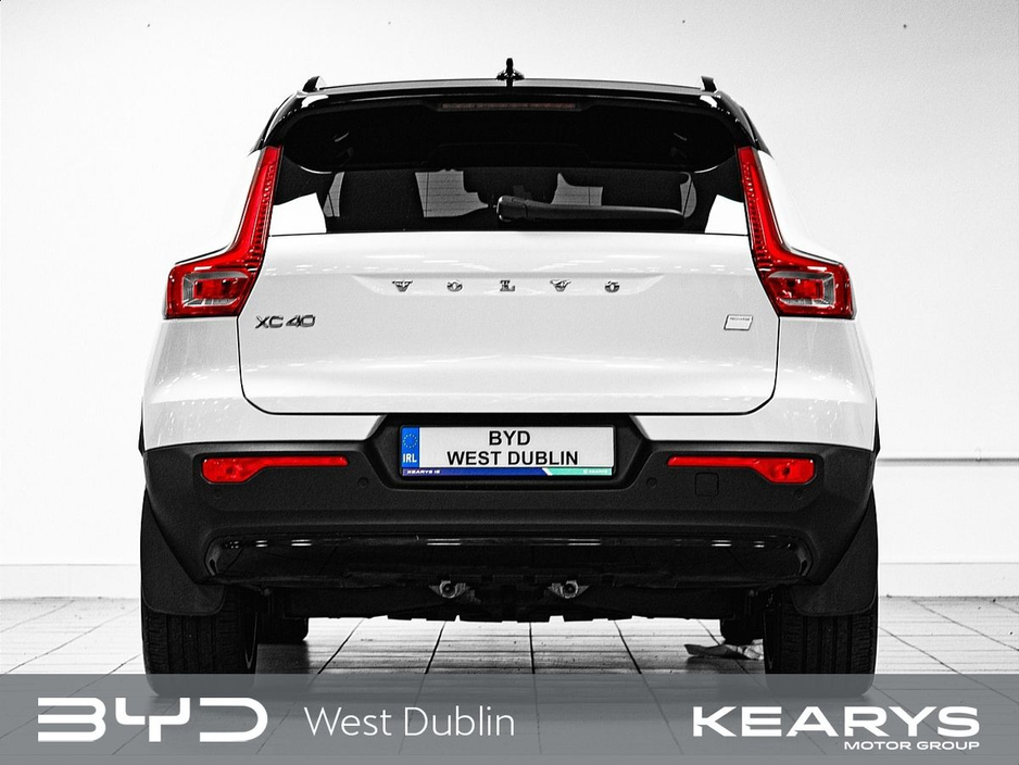 2022 Volvo XC40 - image 6
