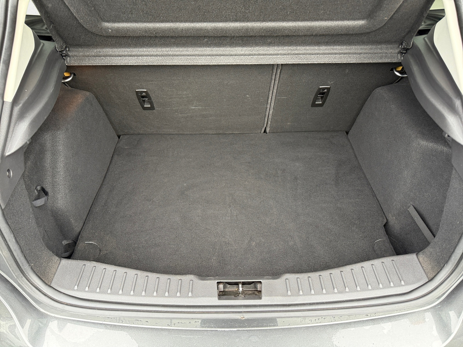 2018 Ford Focus - image 9