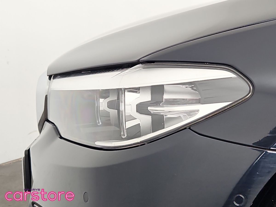 2019 BMW 5 Series - image 17