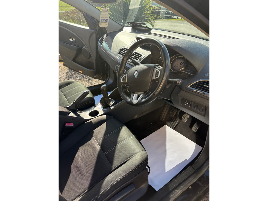 2013 Renault Fluence - image 9