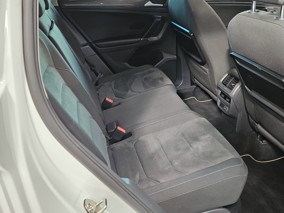 2017 Volkswagen Tiguan - image 9