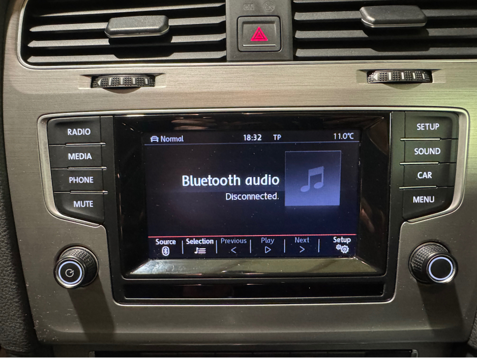 2015 Volkswagen Golf - image 20