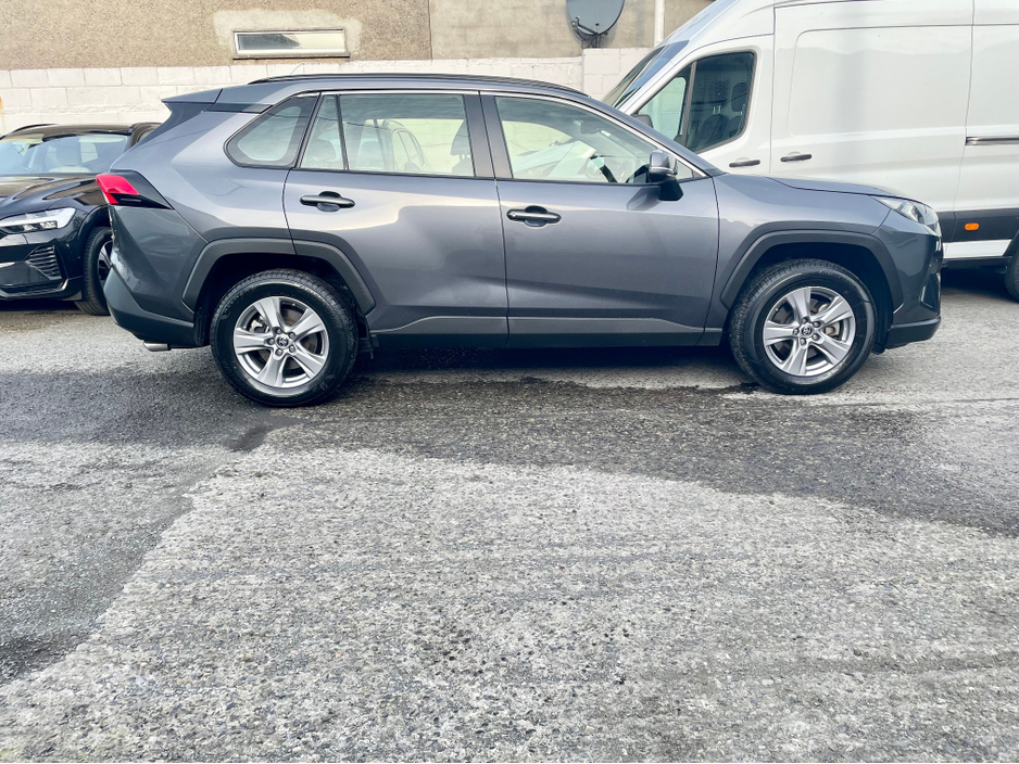 2024 Toyota Rav4 - image 4