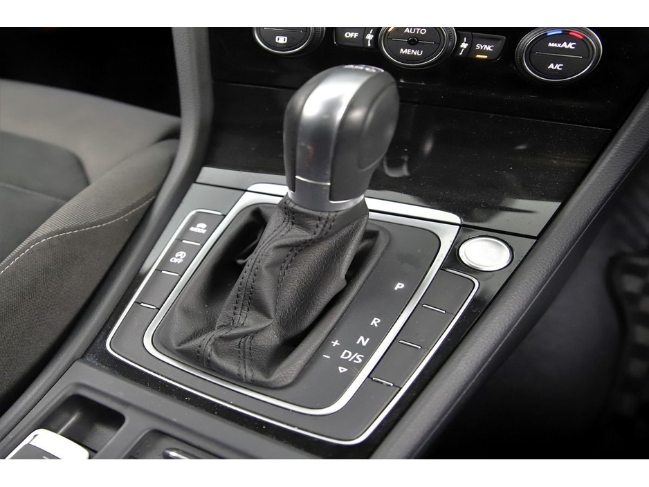 2018 Volkswagen Golf 1.4 TSI DSG HIGHLINE MK7.5 *VERY LOW MILEAGE*UPGRADED 17"ALLOY WHEELS* €19,890