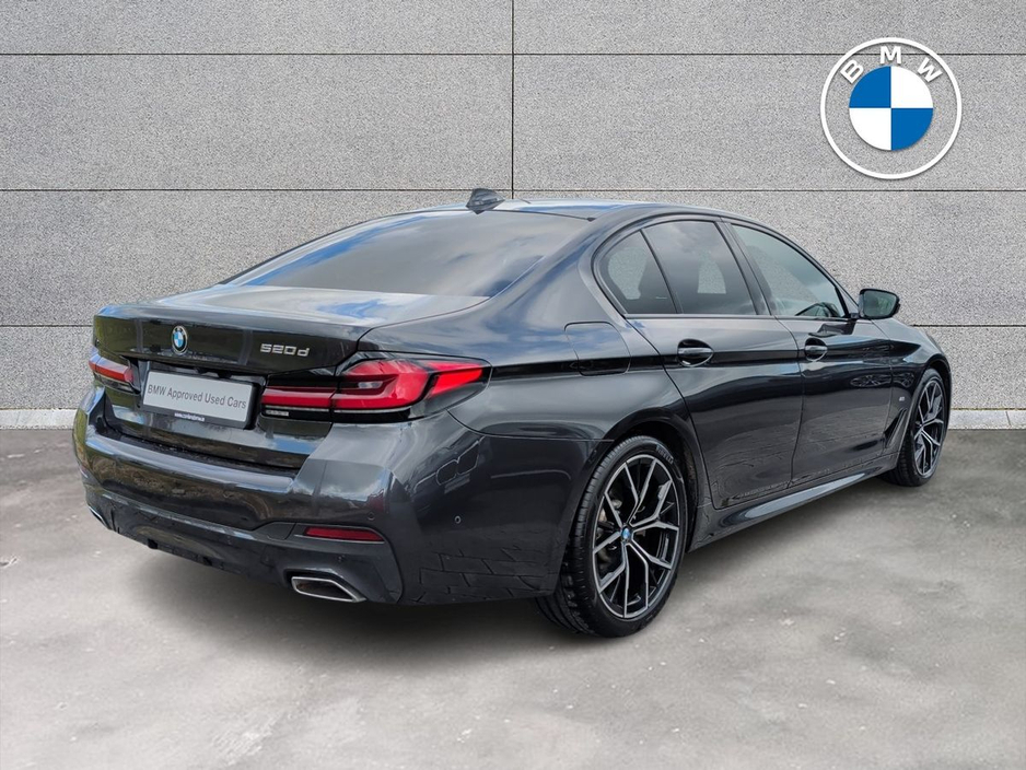 2021 BMW 5 Series - image 23