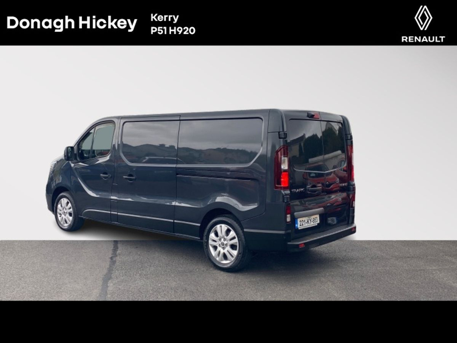 2022 Renault Trafic - image 3