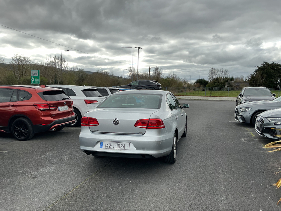 2014 Volkswagen Passat - image 6