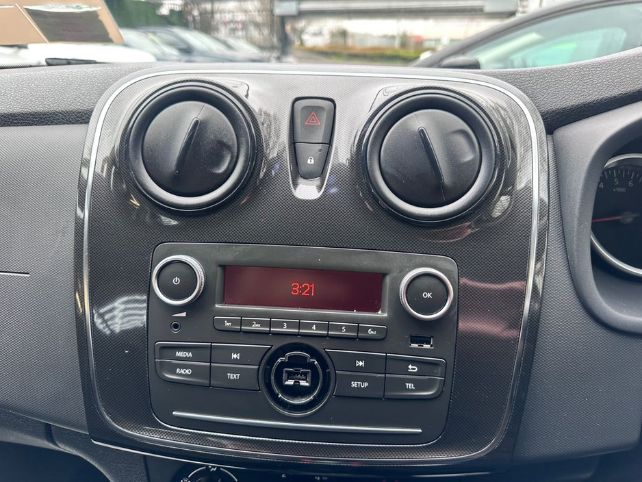 2019 Dacia Sandero - image 27