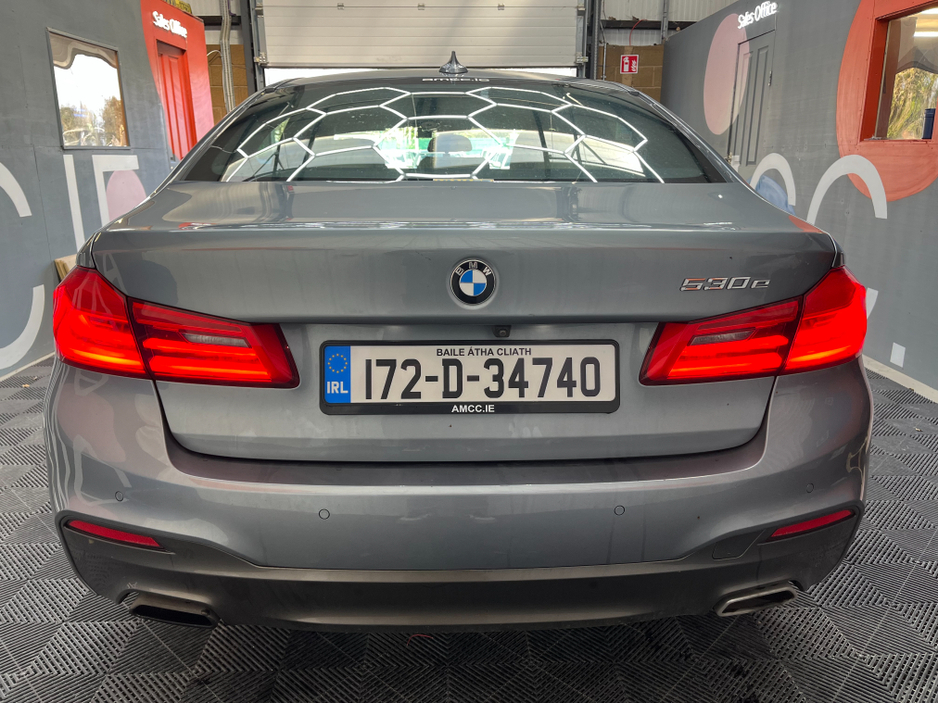 2017 BMW 5 Series - image 3