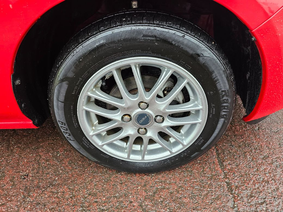 2014 Mazda Demio - image 33