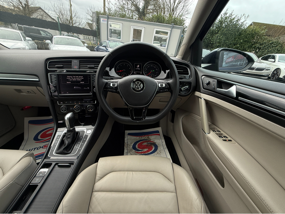 2015 Volkswagen Golf - image 10