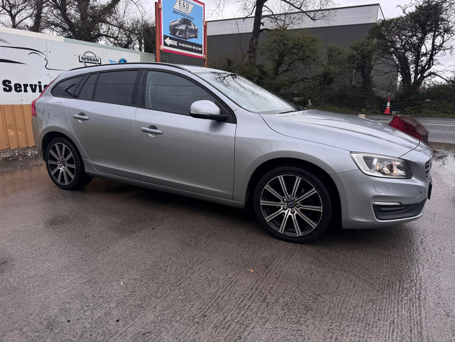 2017 Volvo V60 - image 19