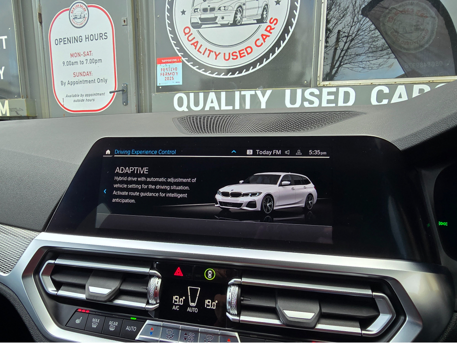 2021 BMW 3 Series - image 29