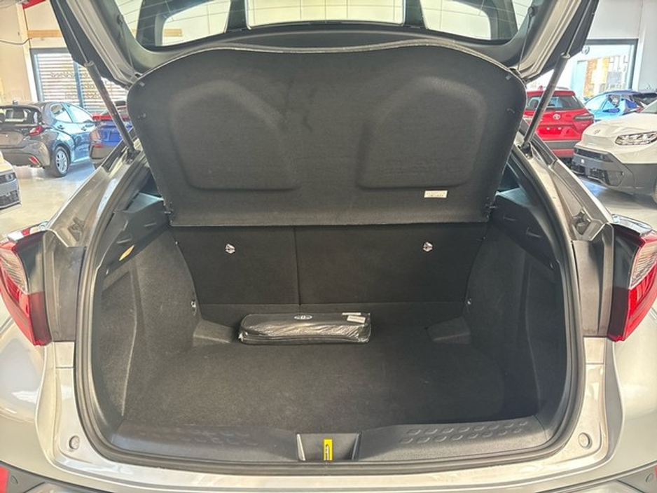 2023 Toyota C-HR - image 10