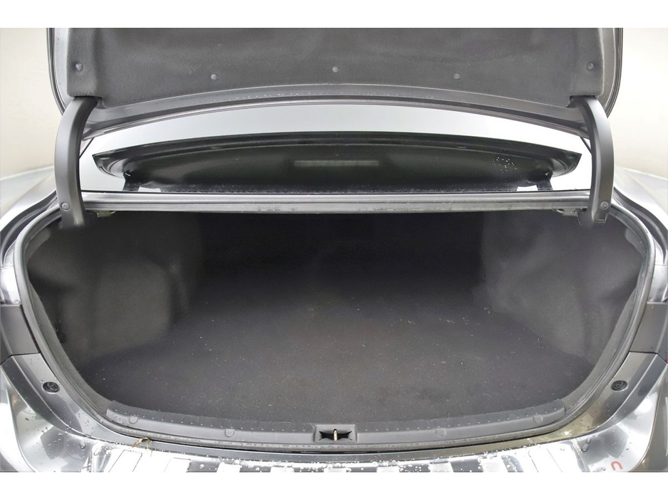 2017 Toyota Avensis - image 15